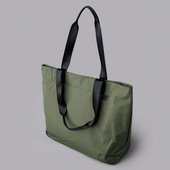 Alpaka Other - NWT ALPAKA Elements Tote Bag Large Travel Totes Durable Magnetic Shoulder Bag